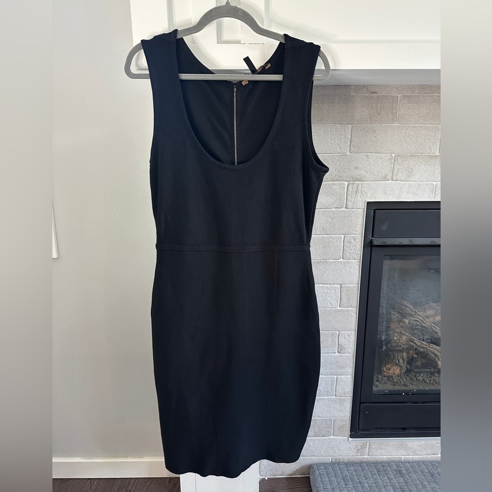 BCBGMAXAZRIA bodycon Elegant Black Sleeveless Dress| size large